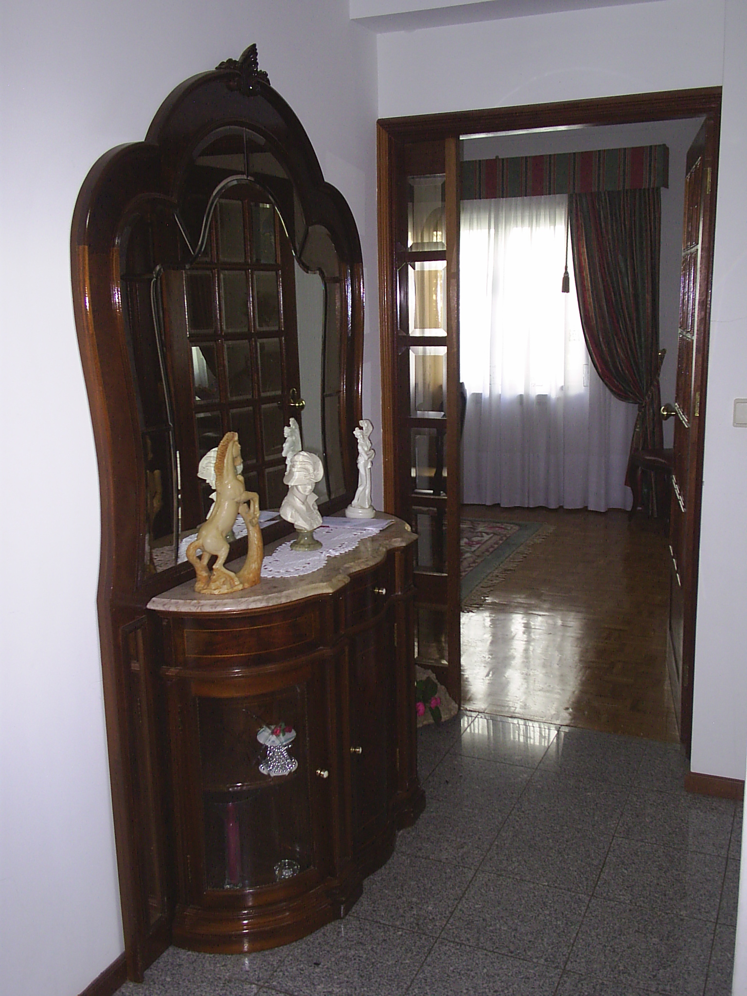 Hall rc