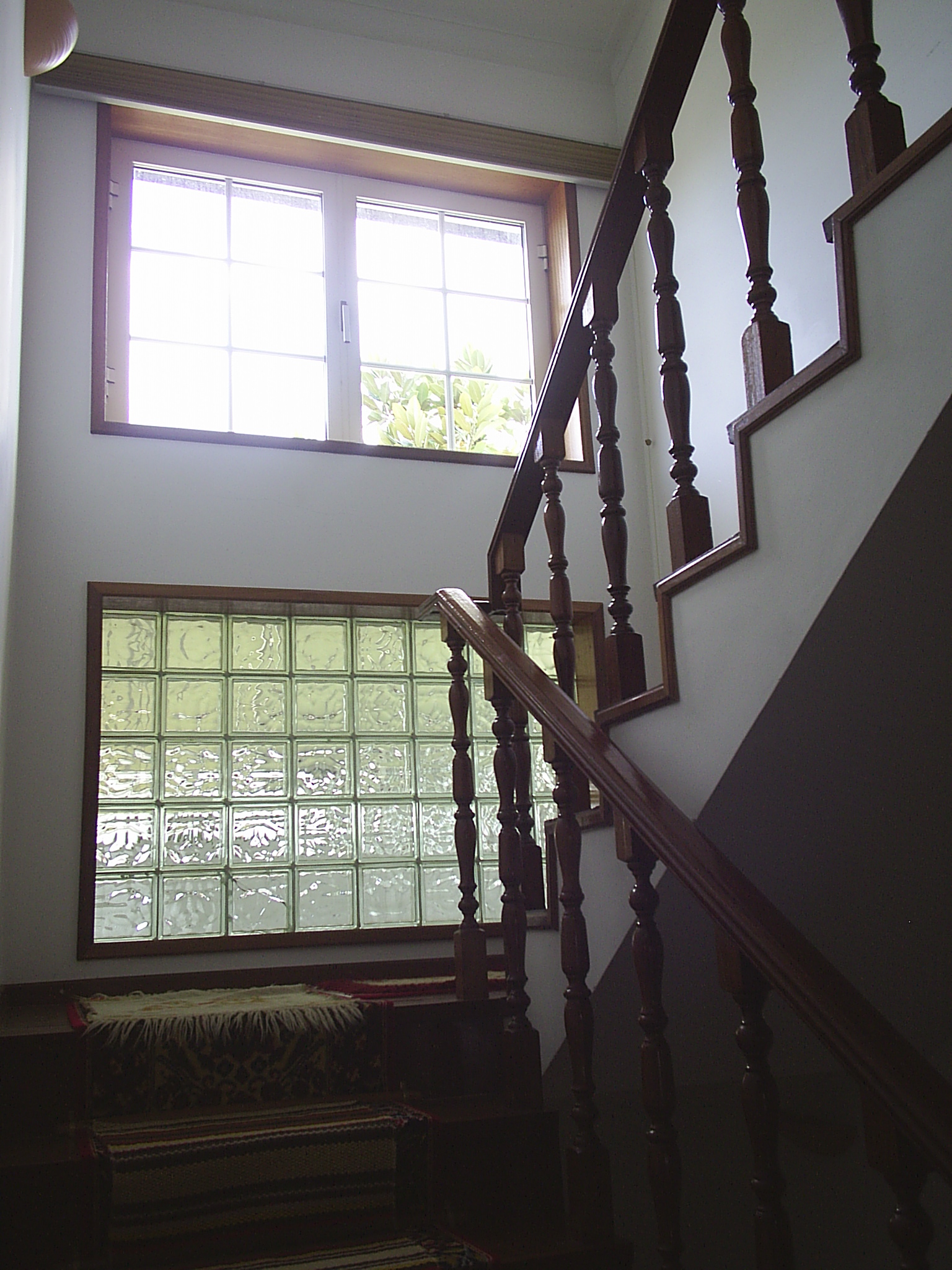 Hall mid